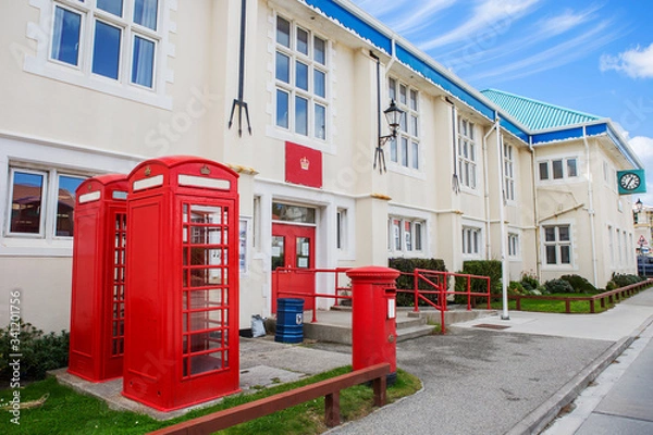 Fototapeta Port Stanley, Falkland Islands, post office building.
 Almost all tourists necessarily go to the post office and send themselves a postcard with the stamp of the Falkland Islands.