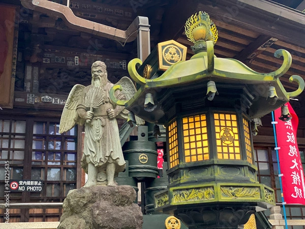 Fototapeta 灯籠・烏天狗