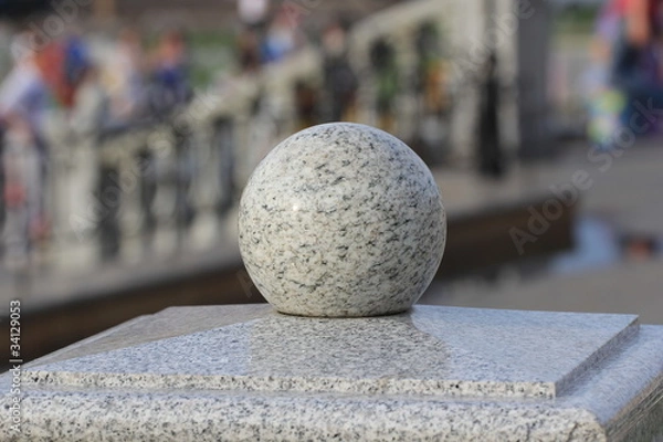 Obraz Каменная сфера на постаменте