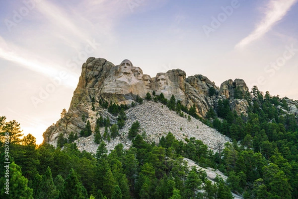 Obraz Narodowy pomnik Mount Rushmore w słoneczny dzień.