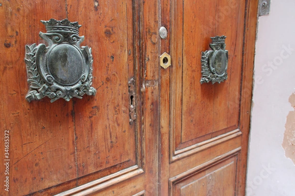Fototapeta door in valletta (malta)
