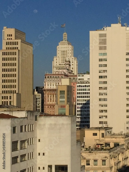 Obraz View of the central region of Sao Paulo. In the background, the Altino Arantes Building with the city's flag at the top is one of the most emblematic and tallest buildings in the capital of São Paulo.