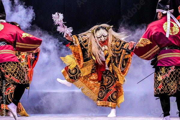 Fototapeta 日本、広島、広島神楽、芸北神楽、神楽「紅葉狩」、鬼女大王、伝統芸能の魅力