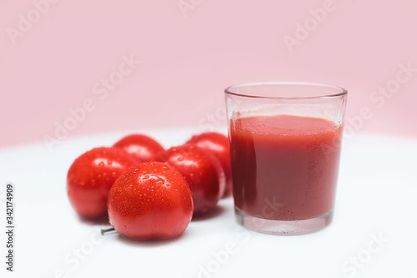 Obraz Fresh tomato juice and tomatoes on the background. A glass of freshly squeezed tomato juice. Healthy eating and healthy lifestyle.