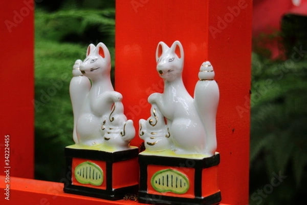 Fototapeta 佐助稲荷神社（鎌倉）のキツネの置物