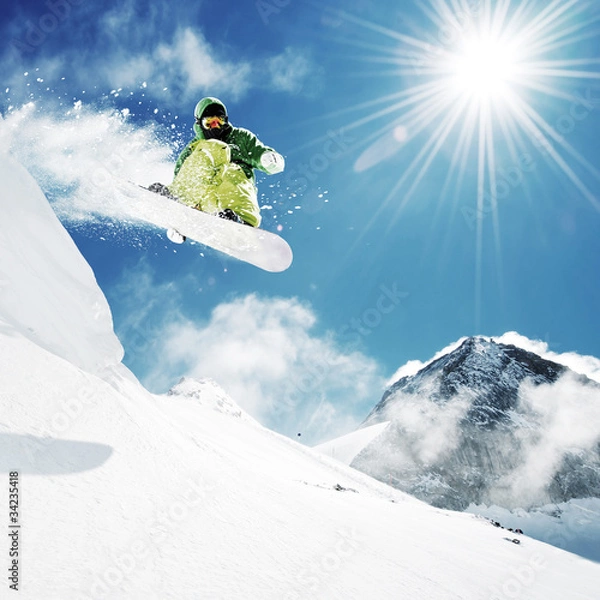 Obraz Snowboardzista na skoku w wysokich górach