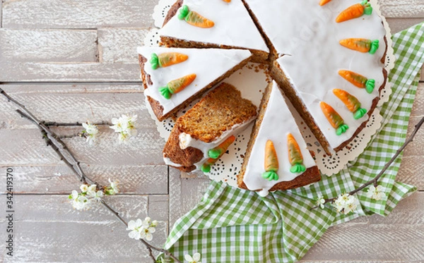 Fototapeta Moehrenkuchen mit Zuckerguss