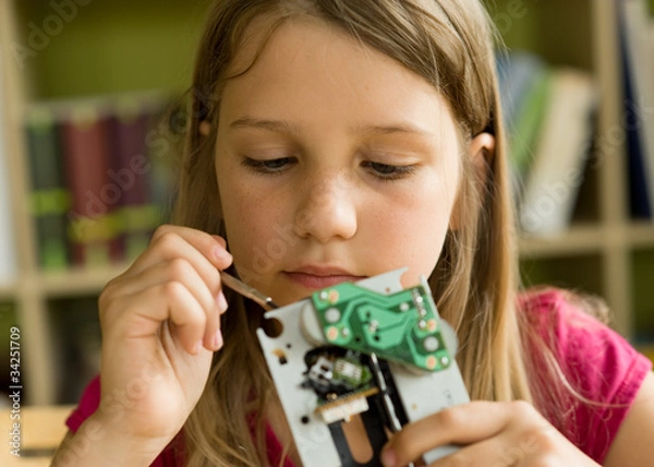 Obraz Mädchen bastelt