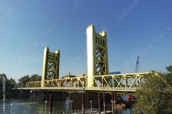 Obraz 캘리포니아 새크라멘토에 있는 금빛의 타워 브리지