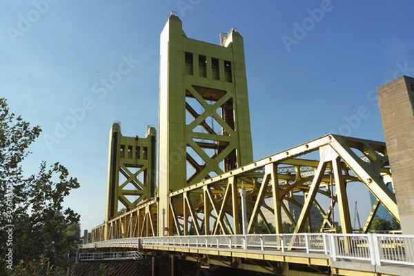 Obraz 캘리포니아 새크라멘토에 있는 금빛의 타워 브리지