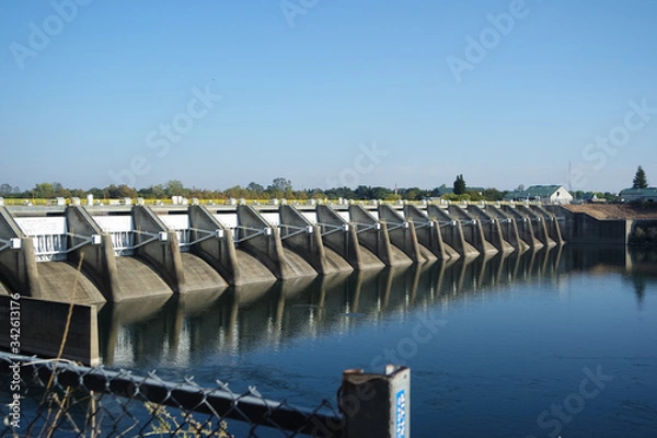Obraz 미시시피 바 앞의 수문이 닫혀있는 댐