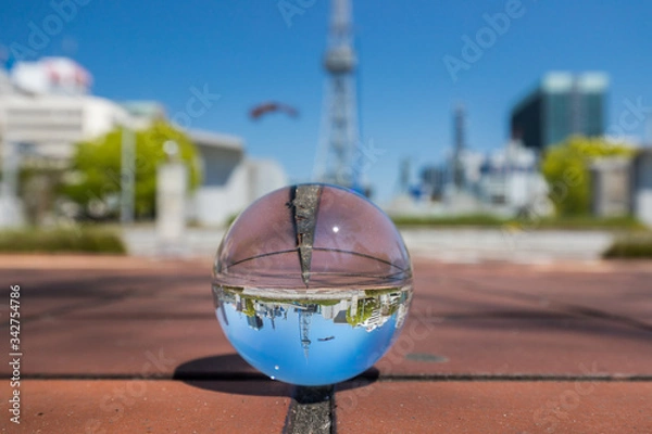 Fototapeta ガラスボールに映る名古屋の街並みの風景