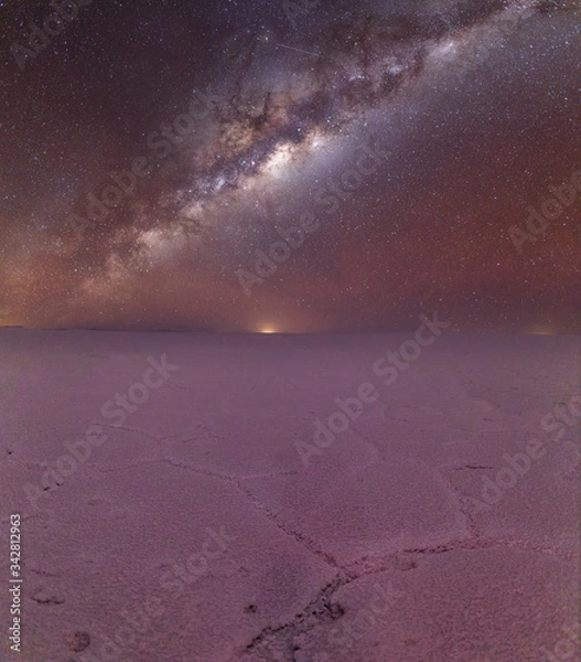Obraz Die Milchstraße und der atemberaubende Salar de Uyuni, Bolivien.