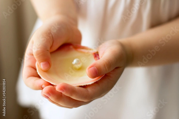 Obraz Children's hands hold oyster shell with pearls