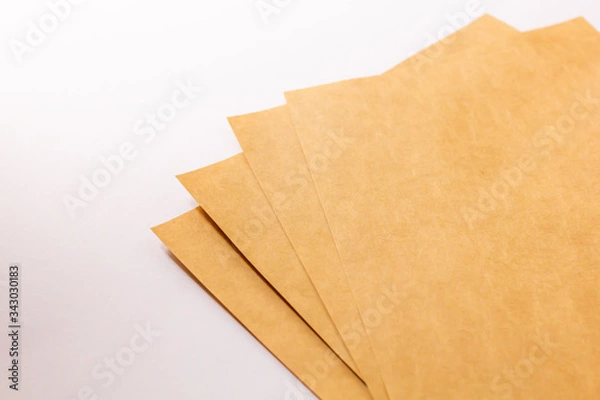 Fototapeta 白背景に置いたクラフト紙