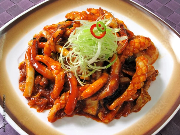 Obraz 한국의 해산물 요리 매운 오징어볶음