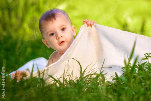 Obraz Little boy tried to hide from his parents using the blanket