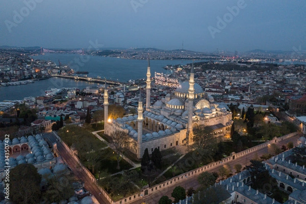 Obraz Aerial view of Suleymaniye Mosque on Ramadan time in Istanbul.