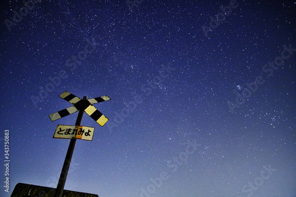 Obraz Starry sky Railroad crossing 星空と踏み切り
幻想的 鉄道 電車 冒険 キャンプ ドライブ 