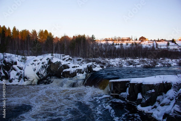 Obraz One of the most poetic places in Karelia is the Voitsky Padun waterfall on the Lower Vyg River.