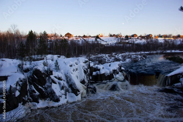 Obraz One of the most poetic places in Karelia is the Voitsky Padun waterfall on the Lower Vyg River.