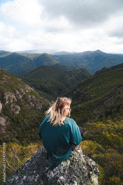 Fototapeta woman overlooking mountains 