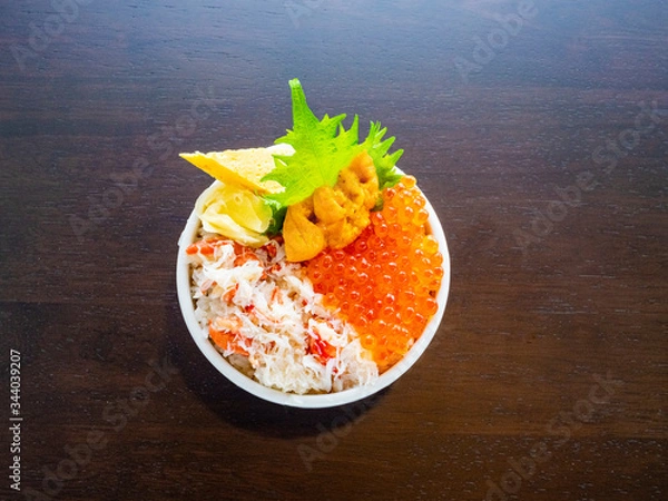 Obraz 海鮮丼（うに・イクラ・蟹）