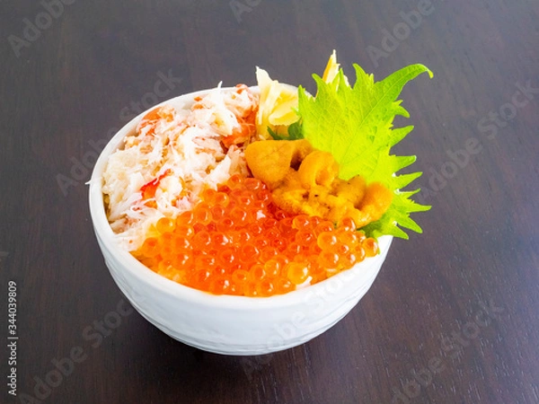 Obraz 海鮮丼（うに・イクラ・蟹）