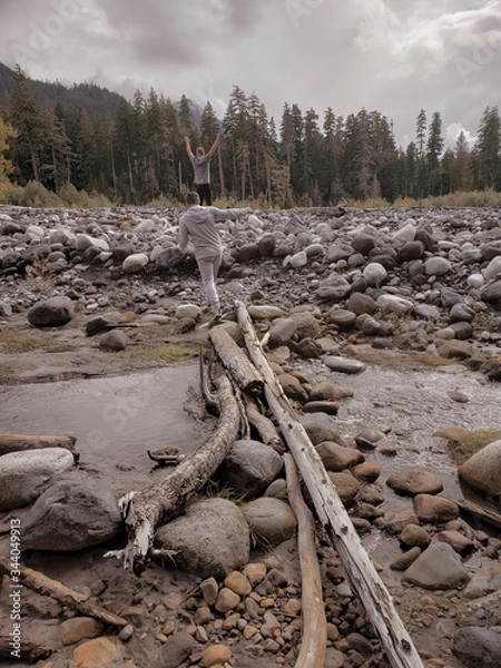 Obraz Men crossing the river
