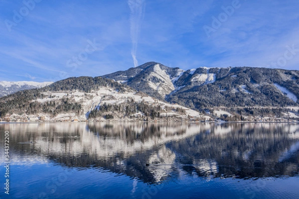 Fototapeta Lake Zell (Zeller See) in the Austrian Alps on a Sunny Day in Winter