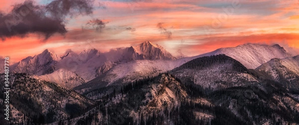 Fototapeta Zimowe Tatry Wysokie po zachodzie słońca, widok z Rusinowej Polany