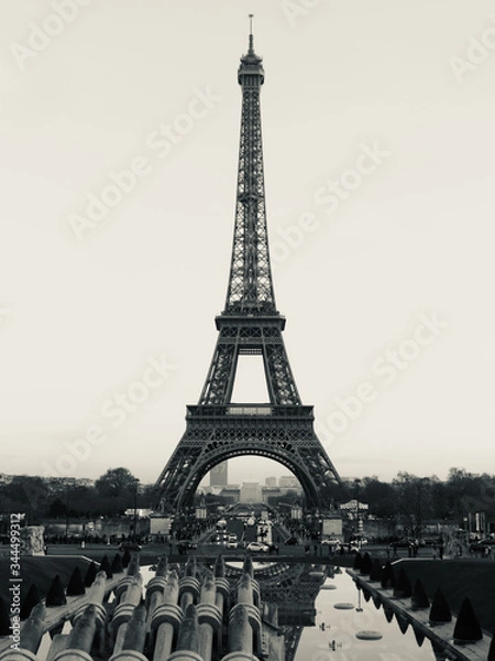 Fototapeta Eiffel tower at sunset viewed from Jardins du Trocadero in Paris, France.