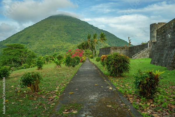 Obraz Amazing scene of Gunung Api volcano shot from vibrant beautiful gardens next to fort Belgica in Banda Neira island