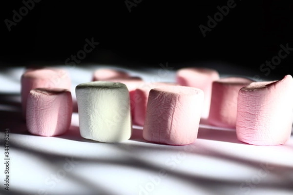 Obraz close up of pink and white thread
