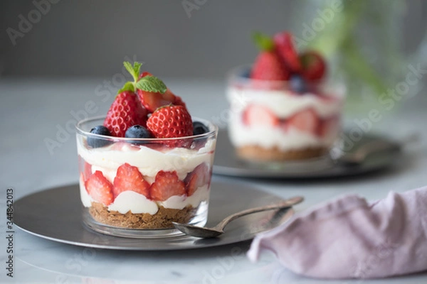 Fototapeta 苺のグラススイーツ