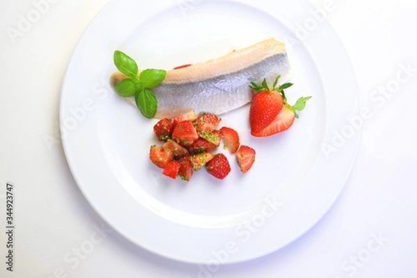 Obraz Matjes mit Basilikum-Erdbeeren