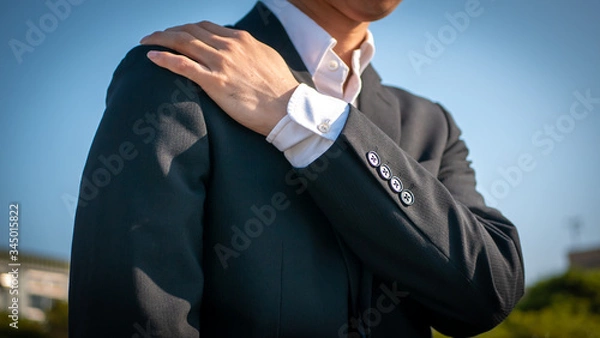 Obraz 肩こりを気にするビジネスマン