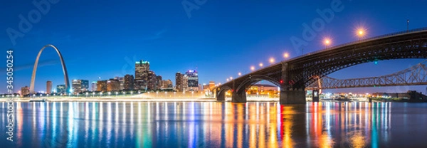 Obraz st. louis skyscraper at night with reflection in river,st. louis,missouri,usa.
