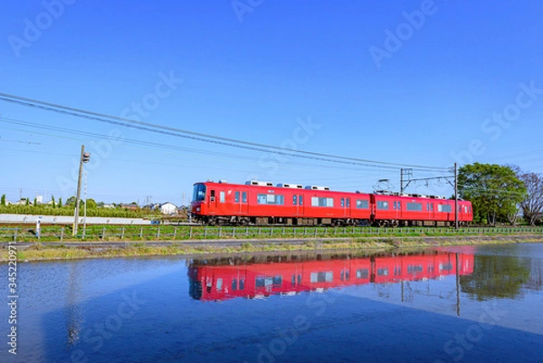 Fototapeta 田んぼと赤い電車
