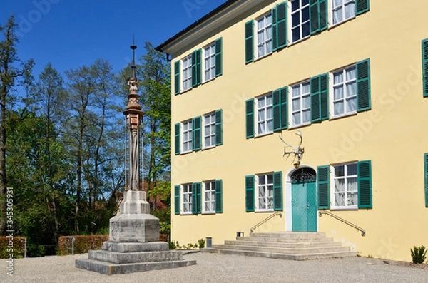 Obraz Denkmal vor Wasserschloss in Unterwittelsbach bei Aichach