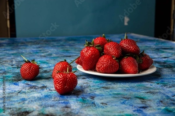 Obraz red strawberries on a blue background