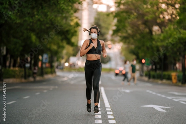 Obraz girl does sports with a mask on the street during the confinement of coronavirus