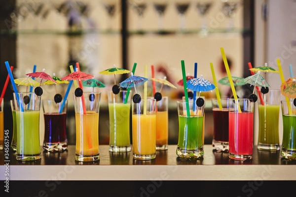 Obraz Drinki przy barze