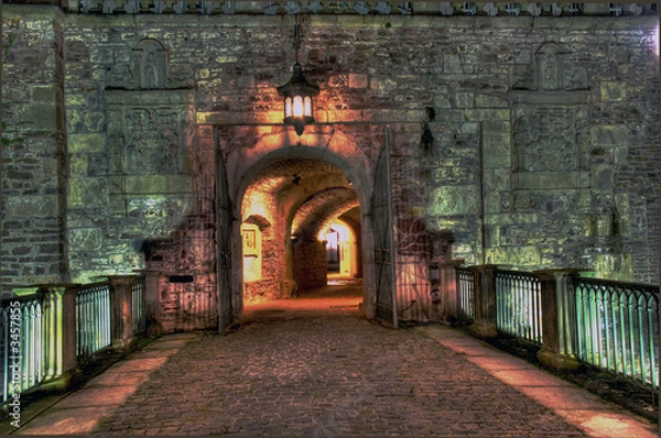 Fototapeta beleuchteter schloßeingang