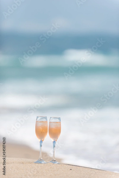 Fototapeta 砂浜とワイングラス