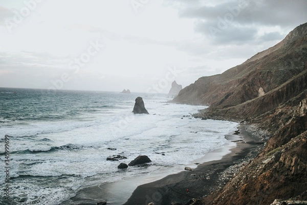 Obraz waves crashing on rocks