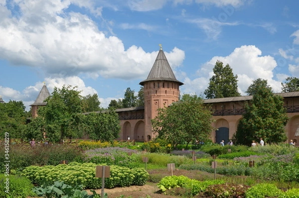 Fototapeta Apothecary garden in the Spaso-Evfimiev monastery in Suzdal. Golden ring of Russia