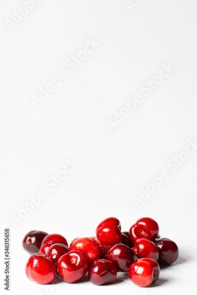 Fototapeta cherry isolated on white background