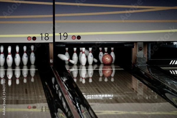 Fototapeta ボーリングゲームとボーリングレーンのイメージ