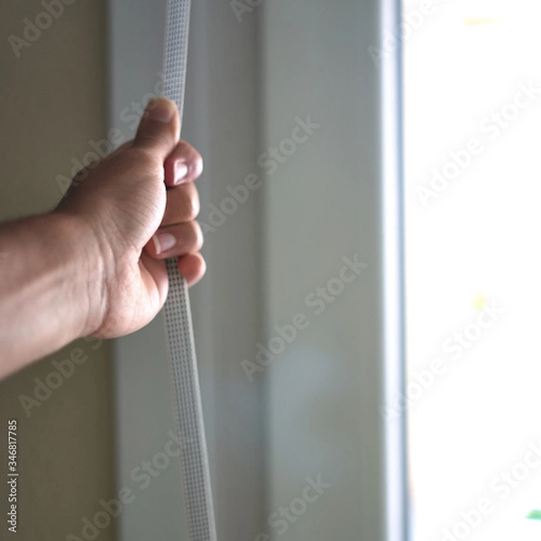 Fototapeta hand going up white blind